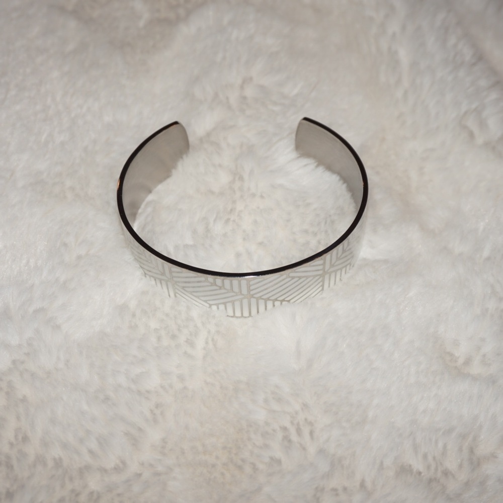 Rustic cuff silver and white cuff - Picture 3 of 3